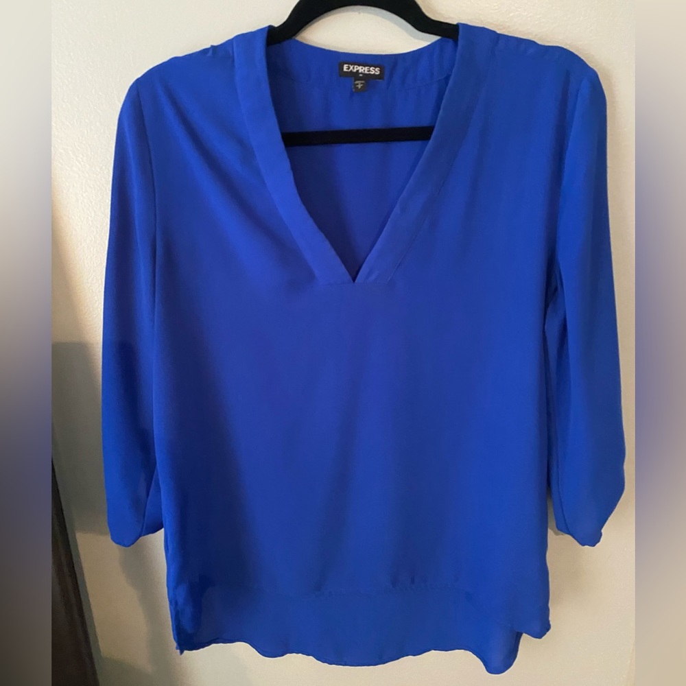 Express shirt size small. 3/4 length sleeves.